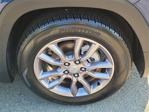 Used 2023 GMC Terrain SLT image 18