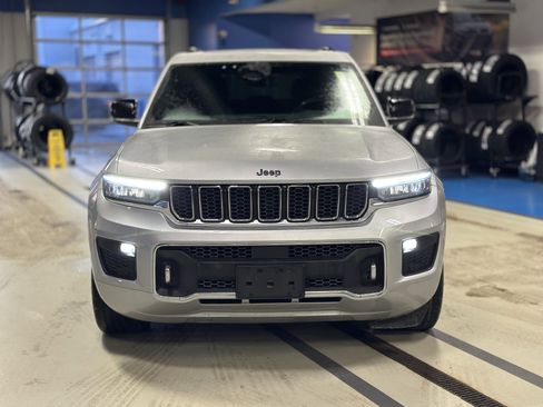 Used 2022 Jeep Grand Cherokee Overland w/ Luxury Tech Group IV image 2