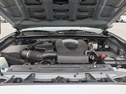 Used 2019 Toyota Tacoma TRD Sport w/ Four Season Floor Mat Package AWD/4WD image 26