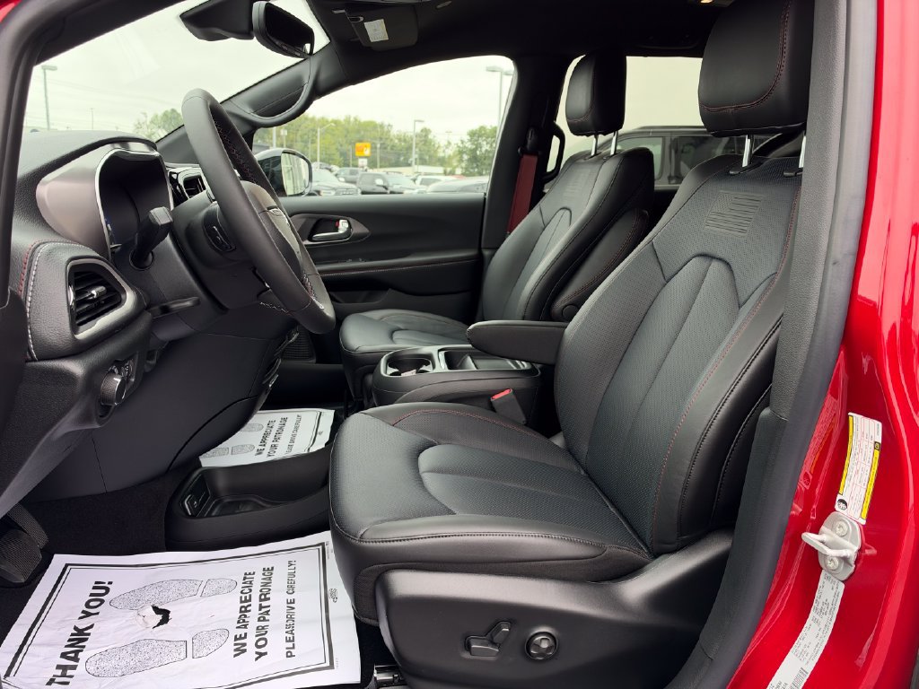 New 2027 Chrysler Pacifica Select FWD image 8