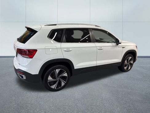 Used 2024 Volkswagen Taos SE image 7