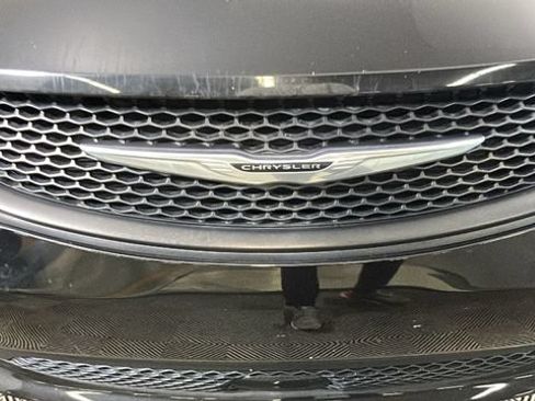Used 2022 Chrysler Voyager LX FWD image 8