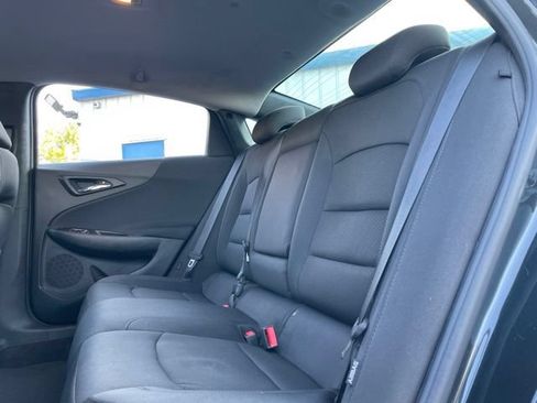Used 2017 Chevrolet Malibu LT FWD image 15