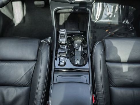 Certified 2023 Volvo XC40 B5 Ultimate w/ Protection Package Premier image 28