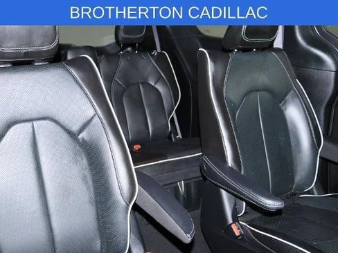 Used 2023 Chrysler Pacifica Limited w/ S Appearance Package FWD image 24