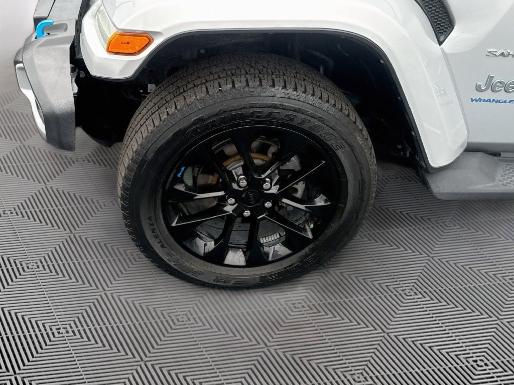 Used 2023 Jeep Wrangler Unlimited Sahara w/ Cold Weather Group AWD/4WD image 35