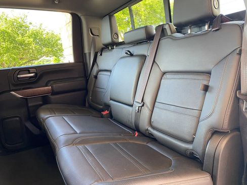 Used 2022 GMC Sierra 2500 Denali w/ Denali Black Diamond Edition image 17