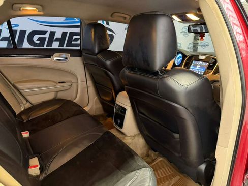 Used 2014 Chrysler 300 w/ Driver Convenience Group image 21