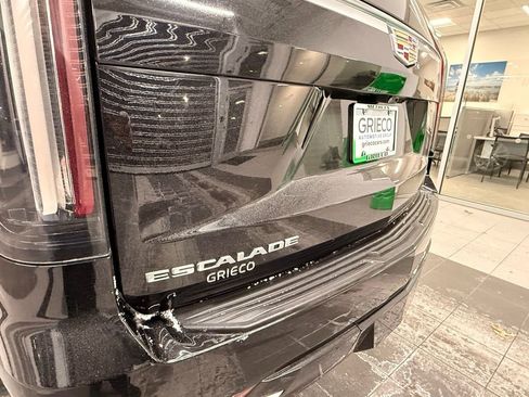 Used 2023 Cadillac Escalade Premium Luxury image 10
