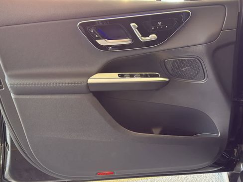 Used 2025 Mercedes-Benz GLC 300 4MATIC image 14