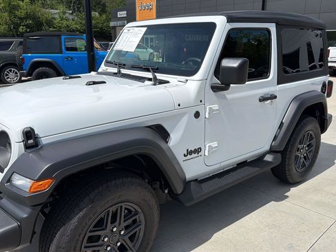 Used 2026 Jeep Wrangler Sport AWD/4WD image 7