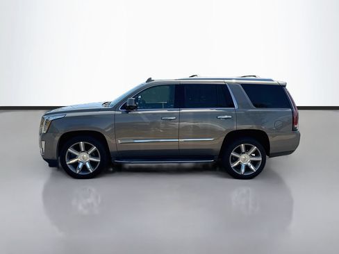 Used 2017 Cadillac Escalade Luxury AWD/4WD image 4