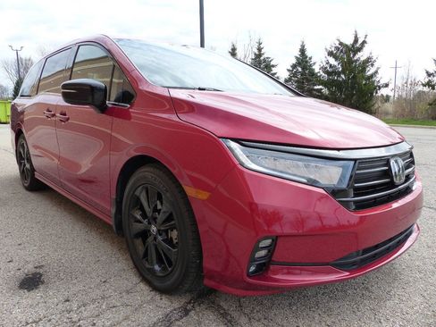 Used 2023 Honda Odyssey Sport image 11