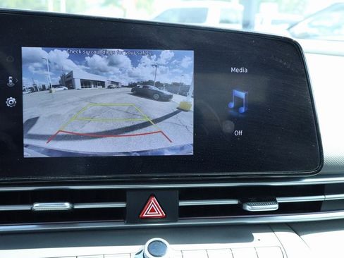 Used 2024 Hyundai Elantra SEL image 4