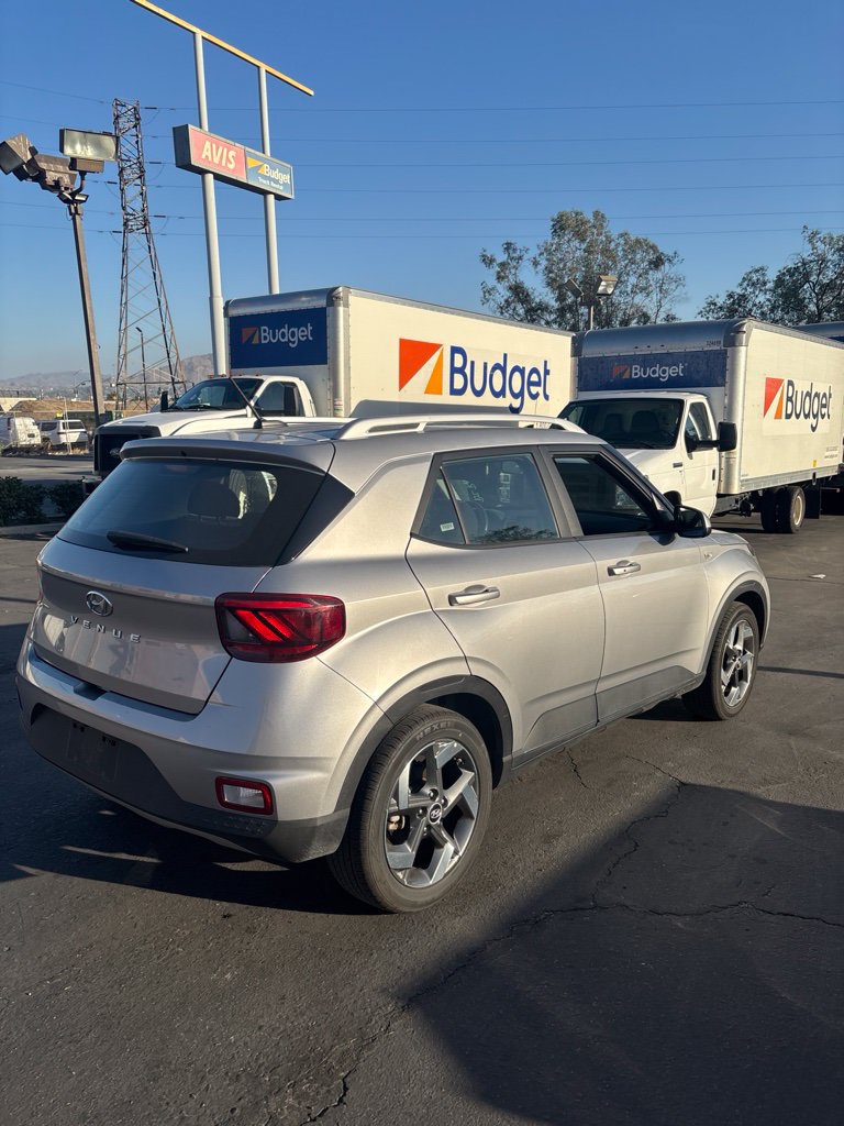 Used 2025 Hyundai Venue SEL FWD image 4