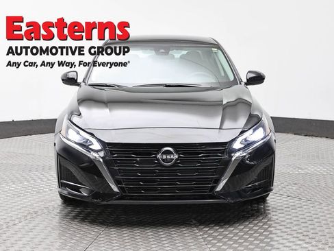 Used 2023 Nissan Altima 2.5 SV FWD image 2