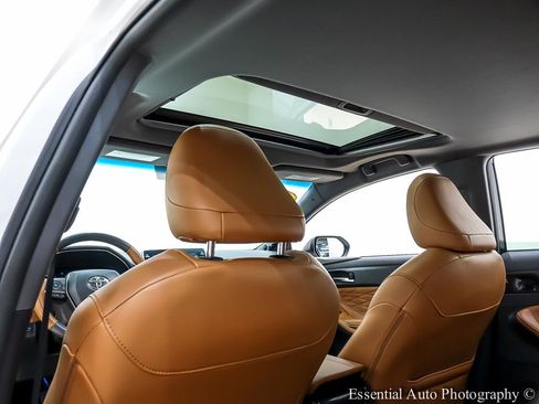 Used 2019 Toyota Avalon Limited FWD image 16