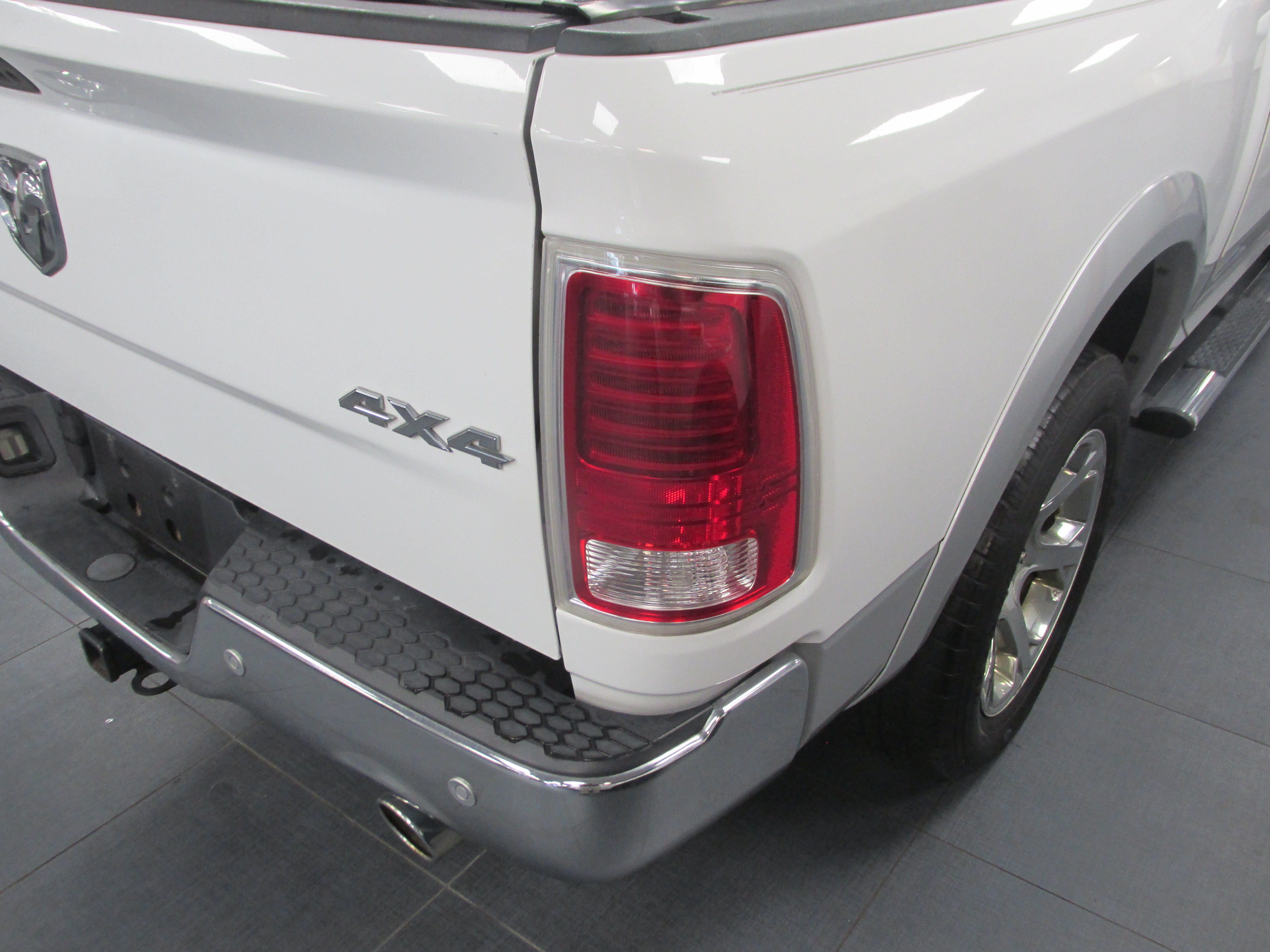 Used 2017 RAM 1500 Laramie w/ Convenience Group AWD/4WD image 11