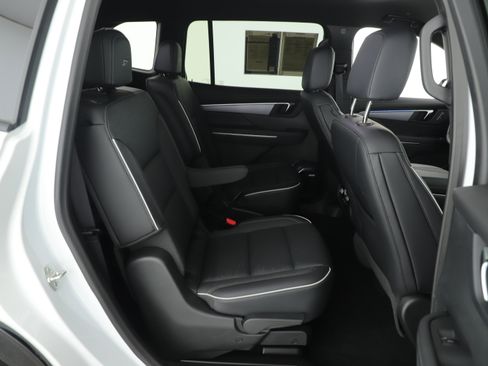 Used 2025 Buick Enclave Sport Touring w/ Super Cruise Package image 15