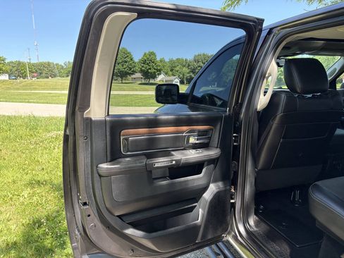 Used 2017 RAM 1500 Laramie w/ Convenience Group AWD/4WD image 26
