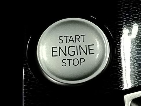 New 2025 Volkswagen Taos SE image 34