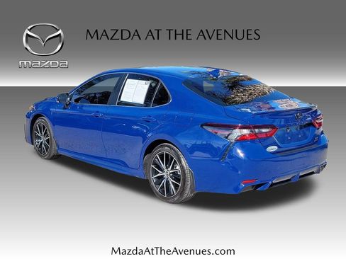 Used 2023 Toyota Camry SE w/ Cold Weather Package image 5