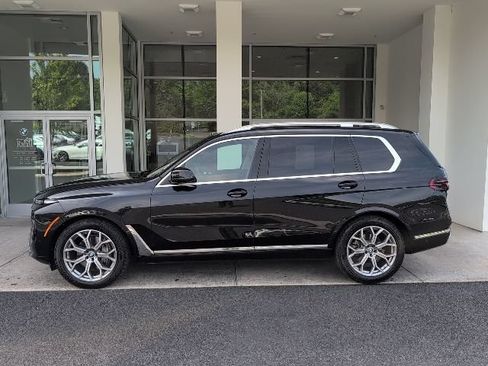 Used 2025 BMW X7 xDrive40i w/ Premium Package AWD/4WD image 8
