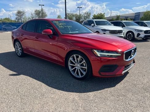Used 2019 Volvo S60 T5 Momentum FWD image 1