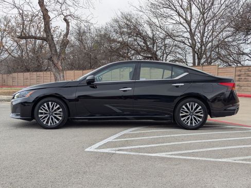 Used 2024 Nissan Altima 2.5 SV image 7