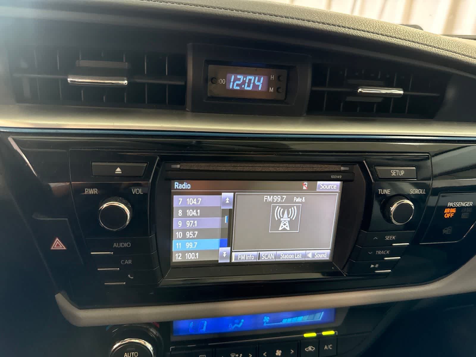 Used 2015 Toyota Corolla LE FWD image 25
