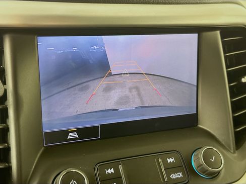 Used 2023 GMC Acadia SLE w/ Driver Convenience Package FWD image 16