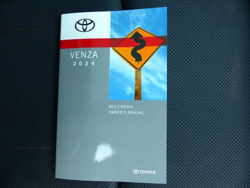Used 2024 Toyota Venza Limited image 49