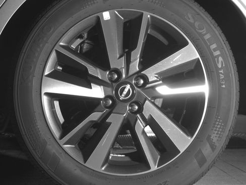 Used 2025 Nissan Versa SV image 14