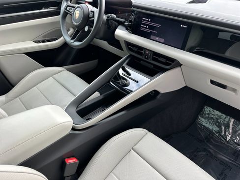 Used 2025 Porsche Macan Electric image 16