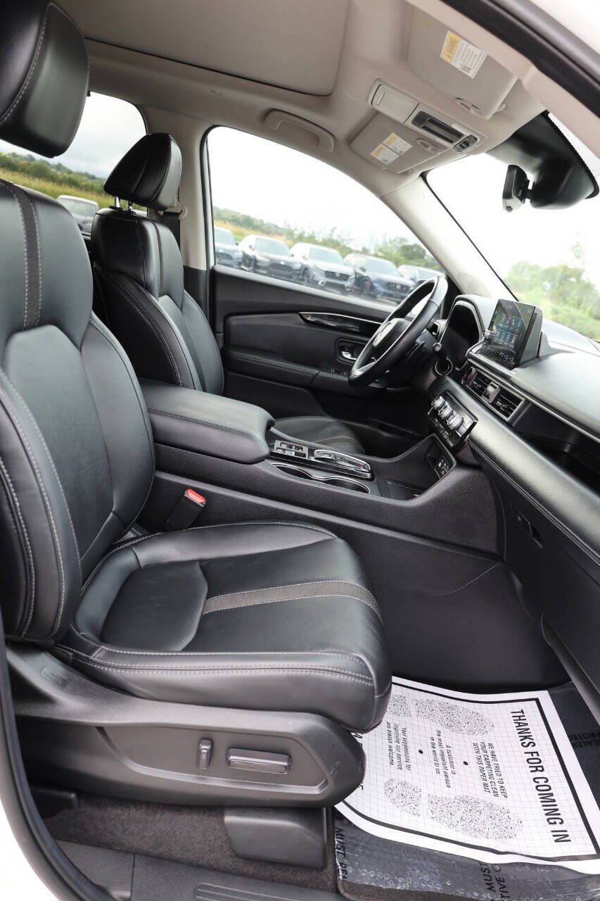 Used 2025 Honda Pilot Touring image 15