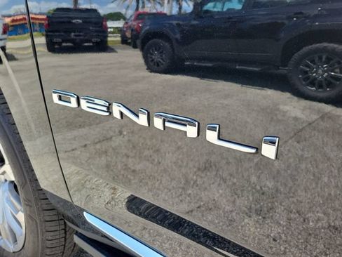 Used 2022 GMC Yukon XL Denali AWD/4WD image 5