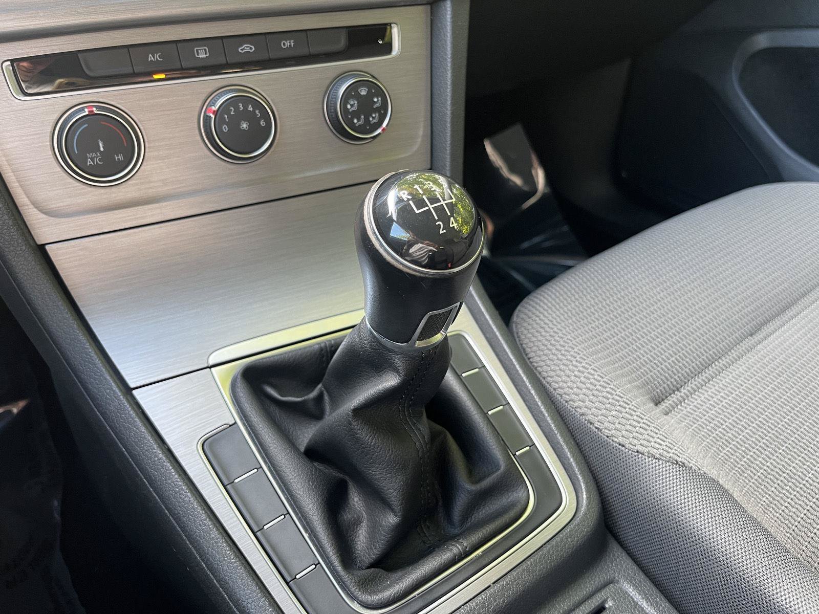 Used 2016 Volkswagen Golf S FWD image 6