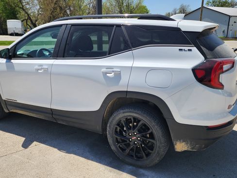 Used 2024 GMC Terrain SLE w/ Driver Convenience Package AWD/4WD image 5