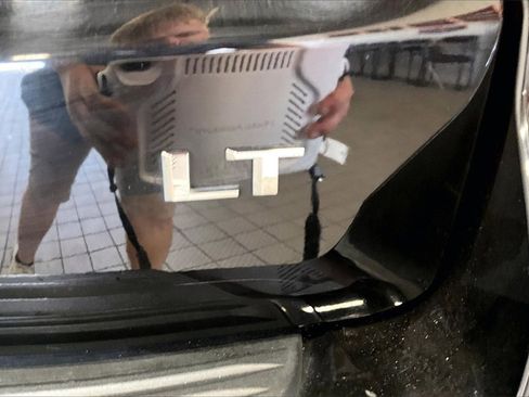 Used 2023 Chevrolet Suburban LT image 23