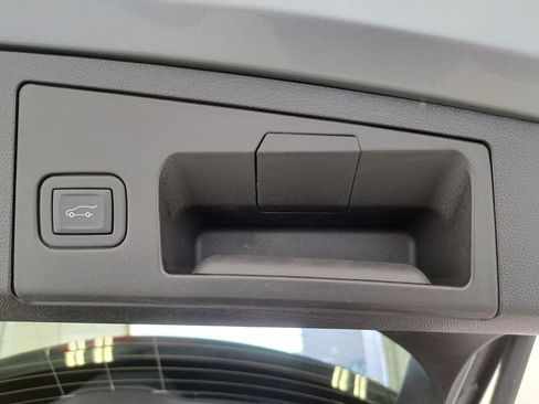 Used 2024 Cadillac XT4 Premium Luxury image 29