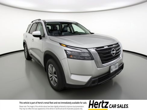 Used 2025 Nissan Pathfinder SV image 1