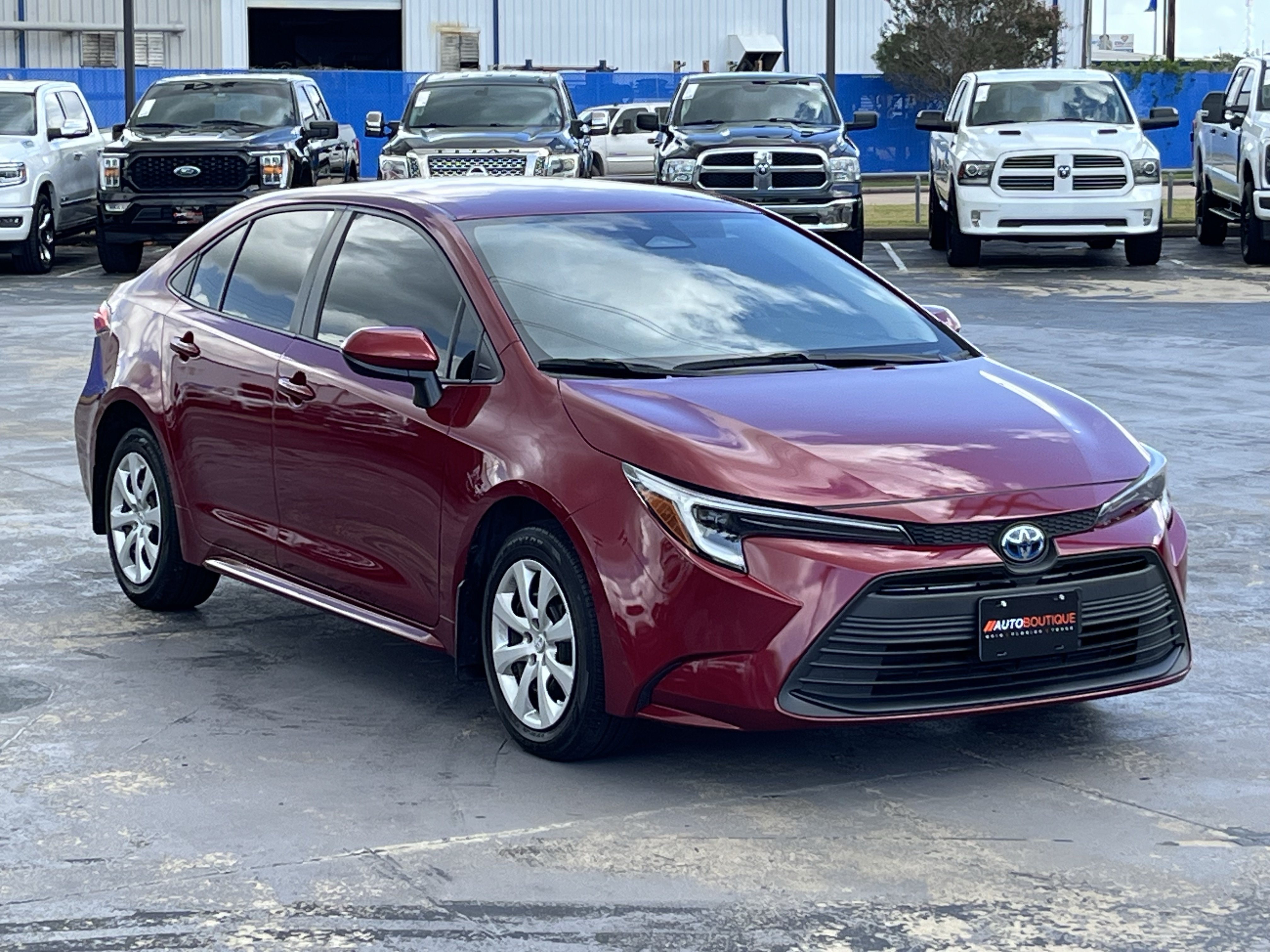 Used 2025 Toyota Corolla LE FWD image 5
