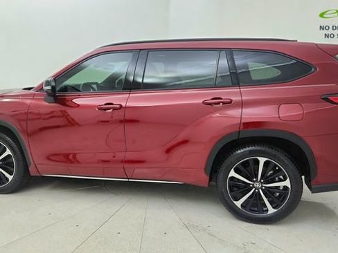 Used 2022 Toyota Highlander XSE AWD/4WD image 11