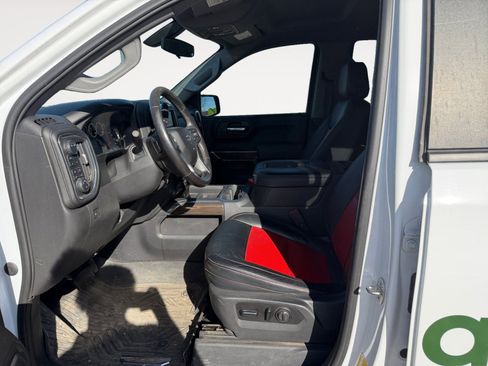 Used 2021 Chevrolet Silverado 1500 LT Trail Boss w/ Convenience Package II image 9