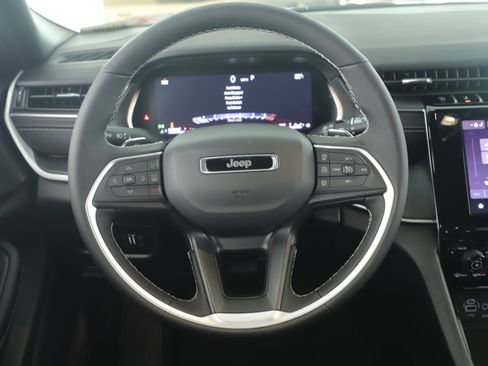 New 2025 Jeep Grand Cherokee Laredo w/ Luxury Tech Group I image 19