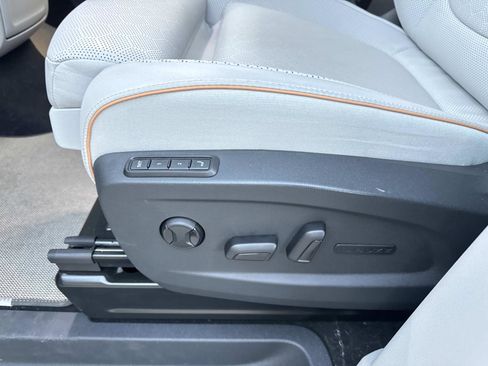 Certified 2025 Volkswagen ID. Buzz 1st Edition image 14