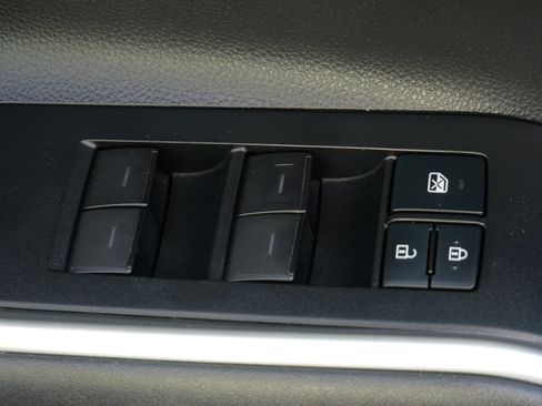 Used 2021 Toyota Highlander XLE AWD/4WD image 20