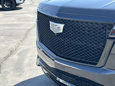 Used 2024 Cadillac Escalade ESV Sport Platinum w/ LPO, ONYX Package AWD/4WD image 32
