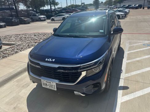 Used 2026 Kia Seltos EX FWD image 2