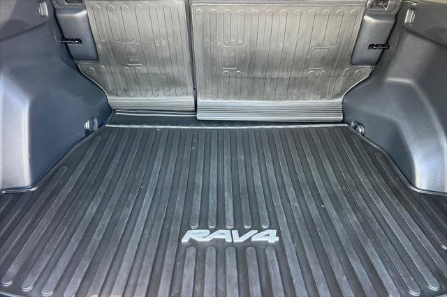 Certified 2022 Toyota RAV4 LE AWD/4WD image 16